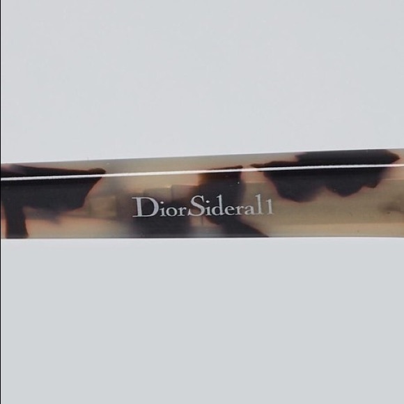 SIZE53 mm
WIDTH53 mm
HEIGHT50 mm
BRIDGE21 mm
ARM LENGTH145 mm
FRAME SHAPECat Eye - Picture 4 of 7